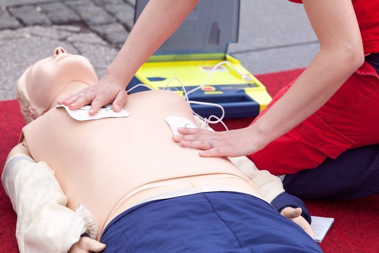 Defibrillátor használat oktatás